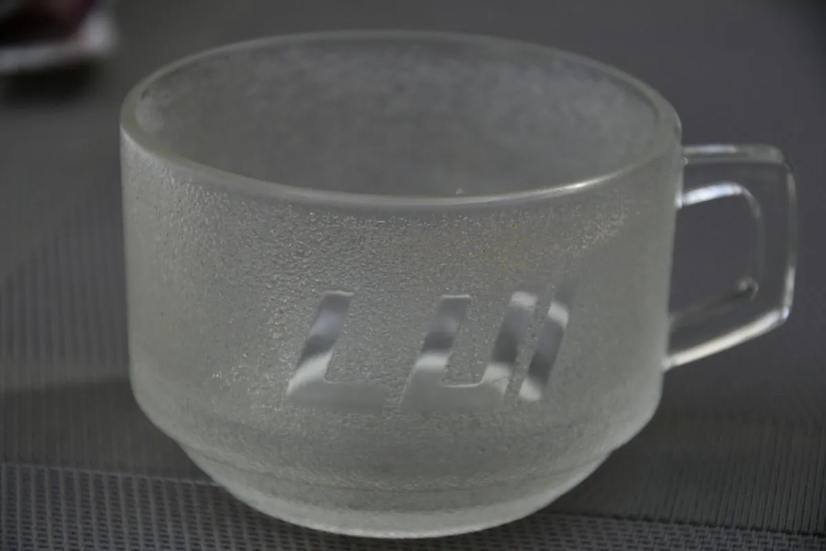 2 tasses Elle et Lui verre + soucoupes