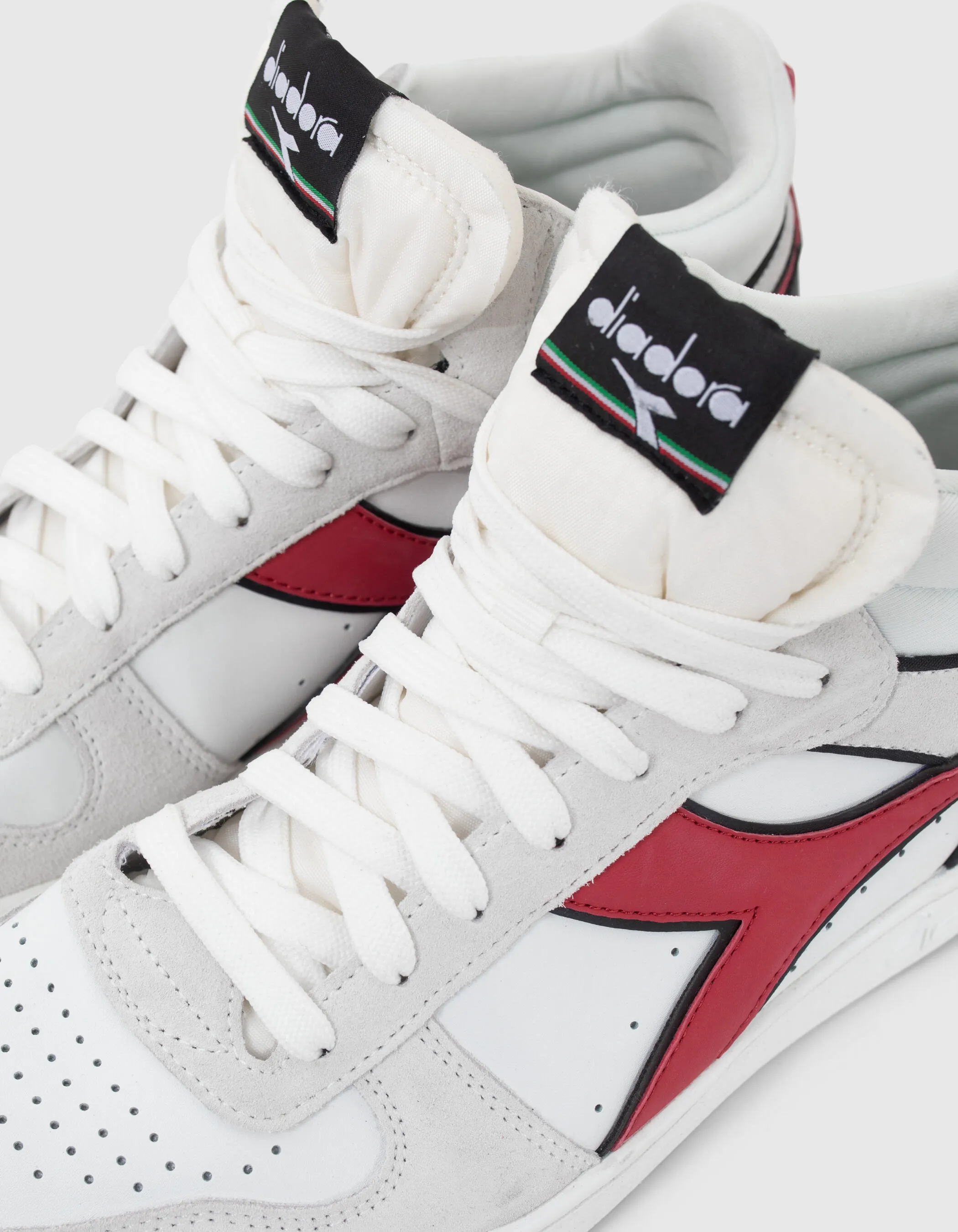 Baskets blanches, grises et rouges IKKS X DIADORA femme