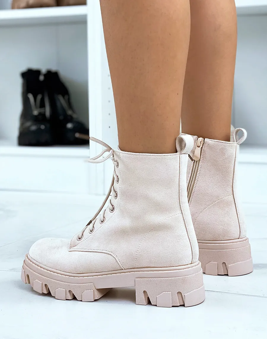 Bottines en suédine beige lacées à semelle crantée