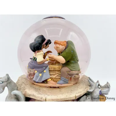 Boule à neige musicale Le bossu de notre dame Disneyland 1996 Disney Snow Globe Quasimodo Esmeralda Gargouilles