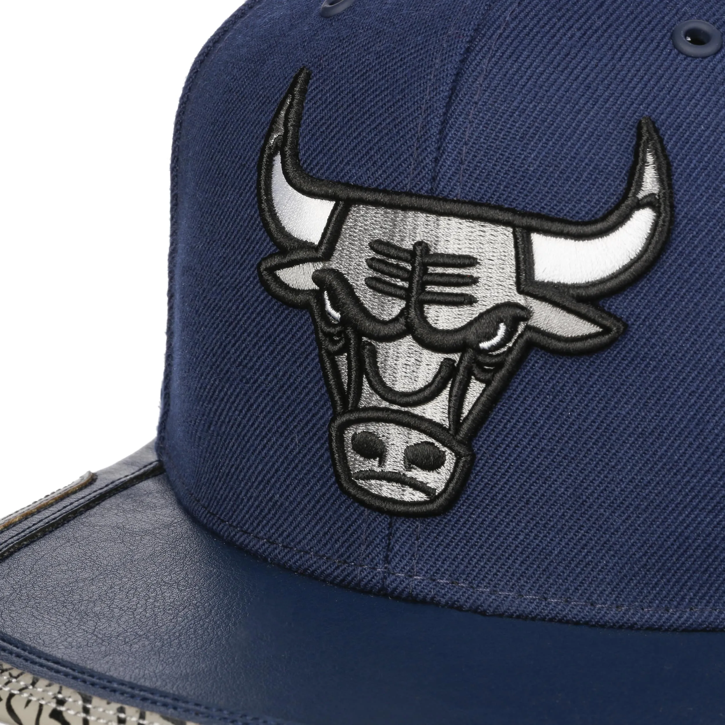 Casquette Bulls Snapback by Mitchell & Ness --> Chapeaux, casquettes & bonnets en ligne ▷ Chapeaushop