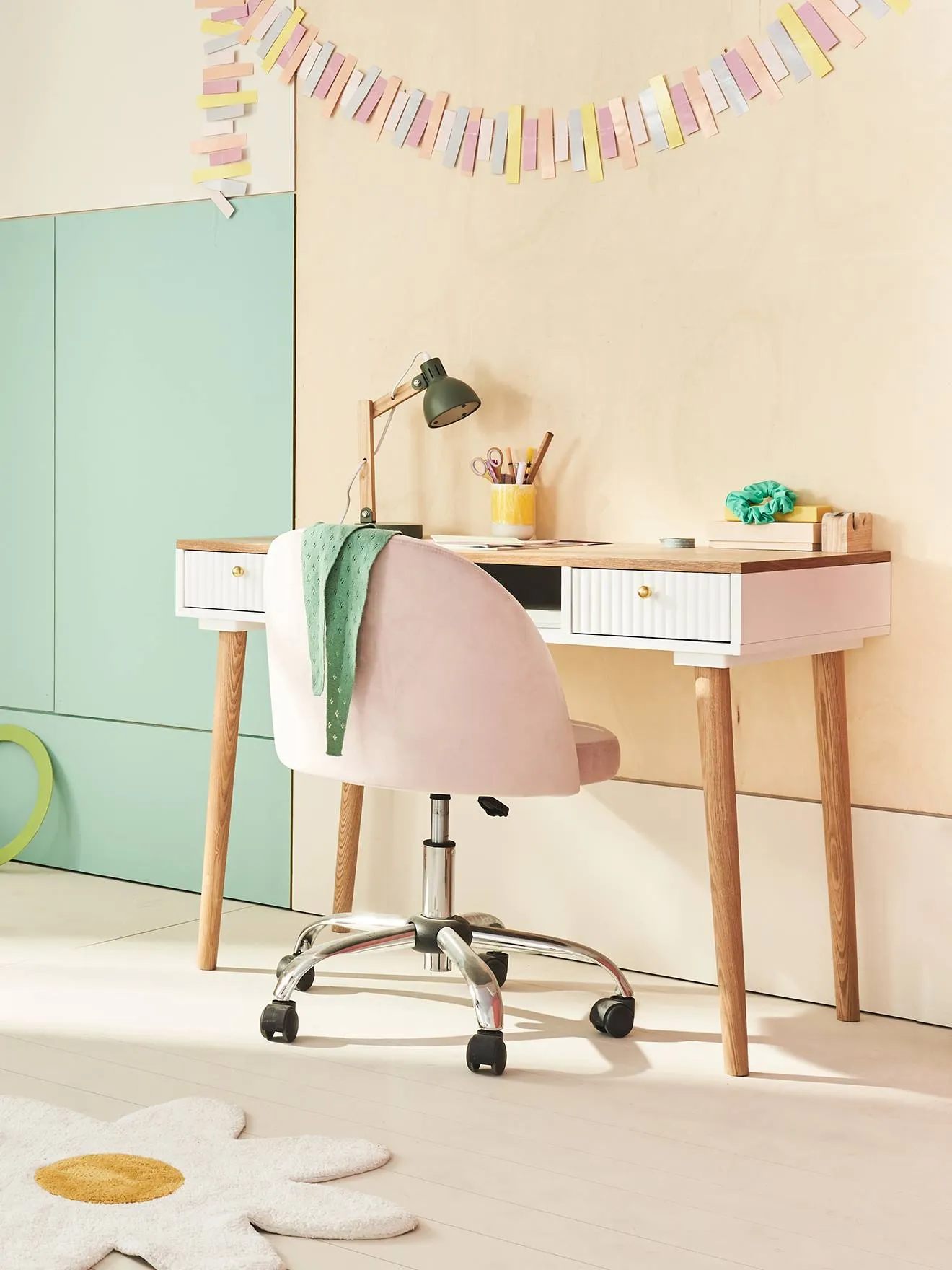 Chaise de bureau à roulettes enfant en velours rose poudré - Vertbaudet