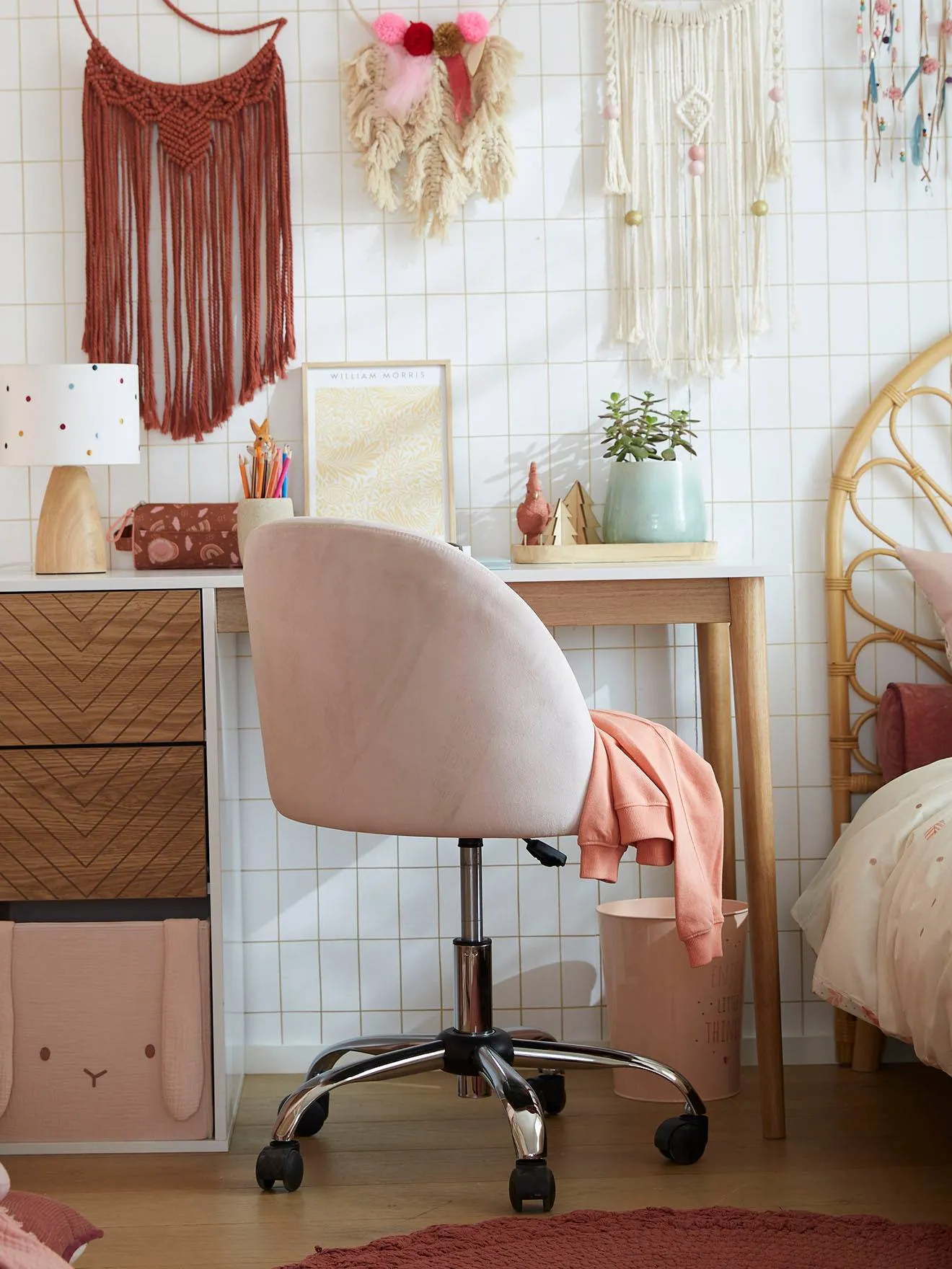 Chaise de bureau à roulettes enfant en velours rose poudré - Vertbaudet