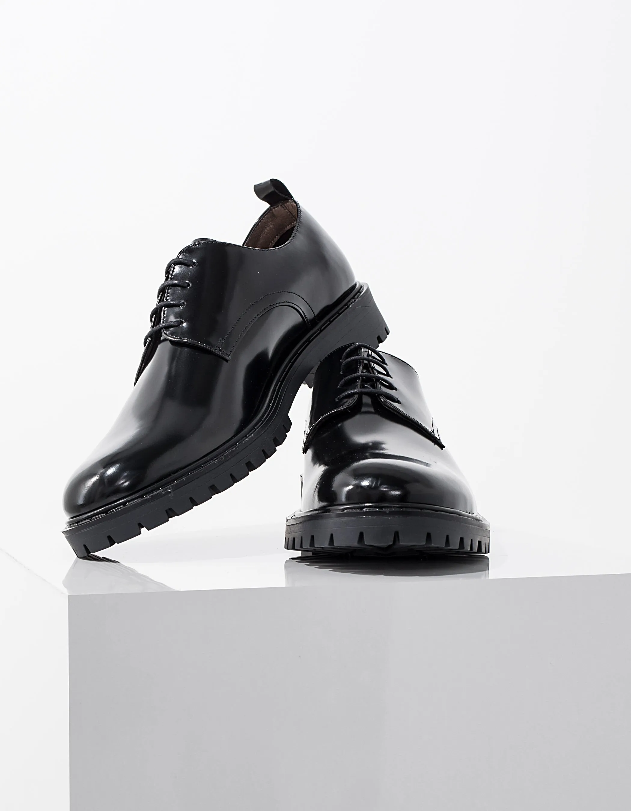 Derbies noirs en cuir glacé Homme