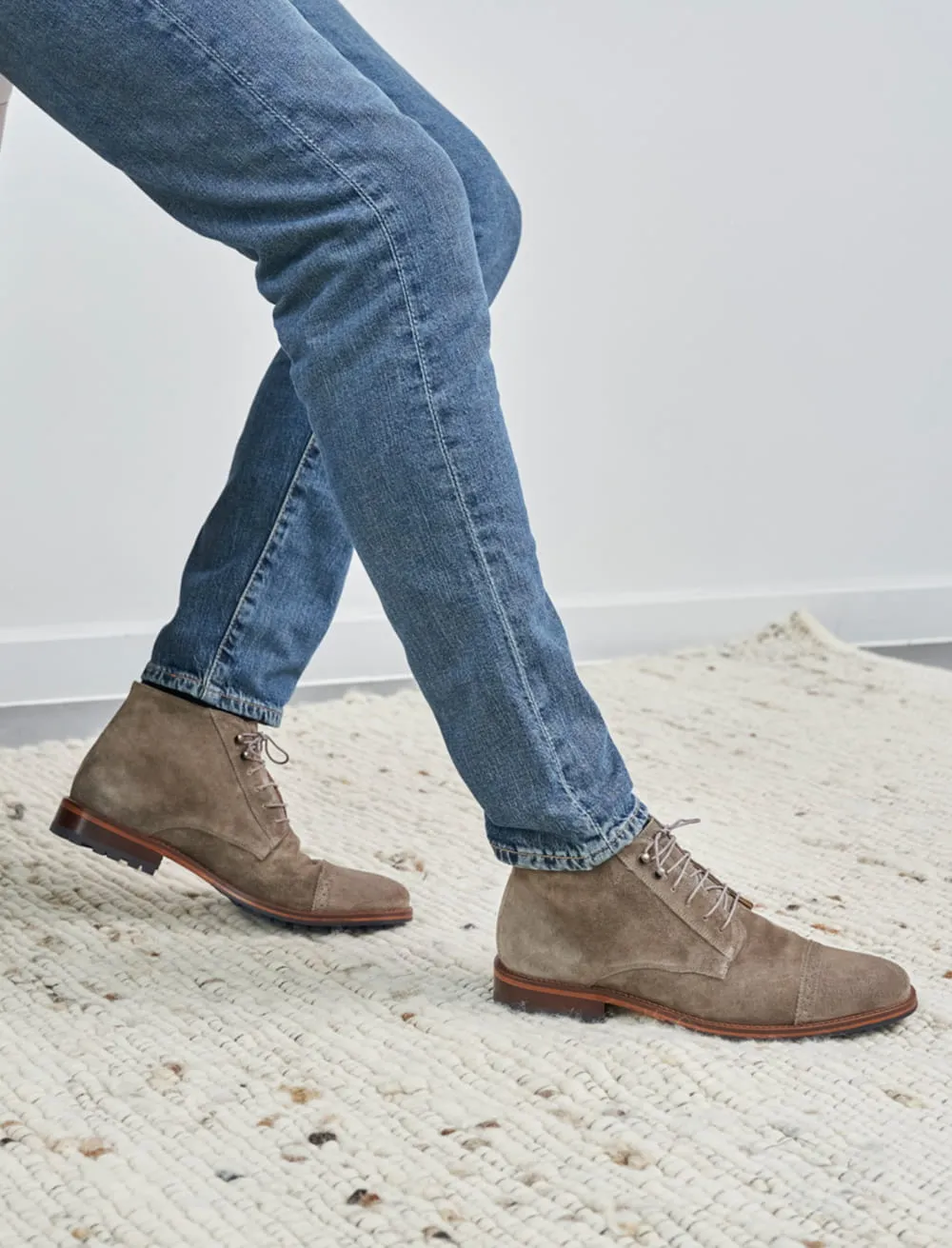 Desert Boots Homme en Daim Gris  : L'Homme Difficile 