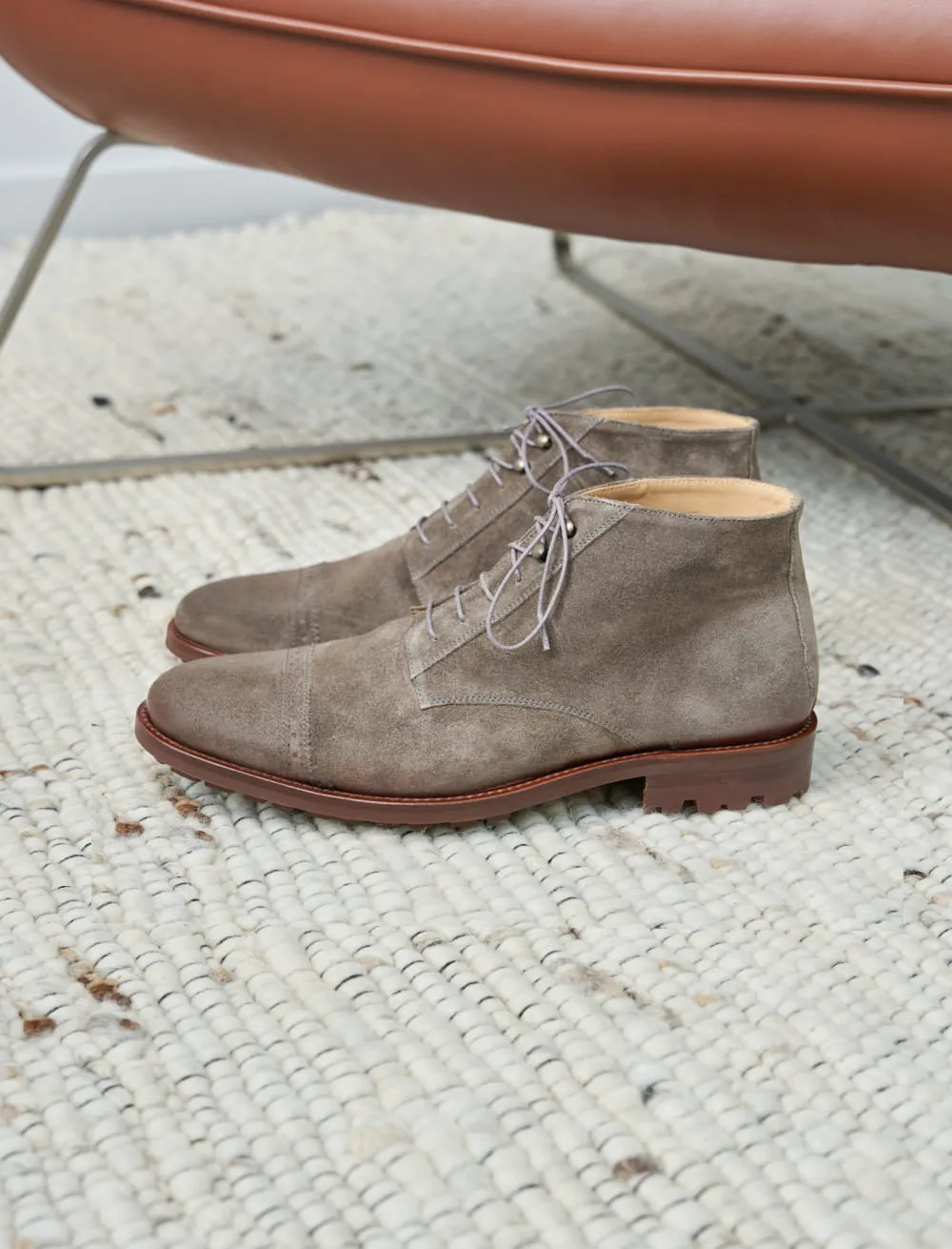 Desert Boots Homme en Daim Gris  : L'Homme Difficile 