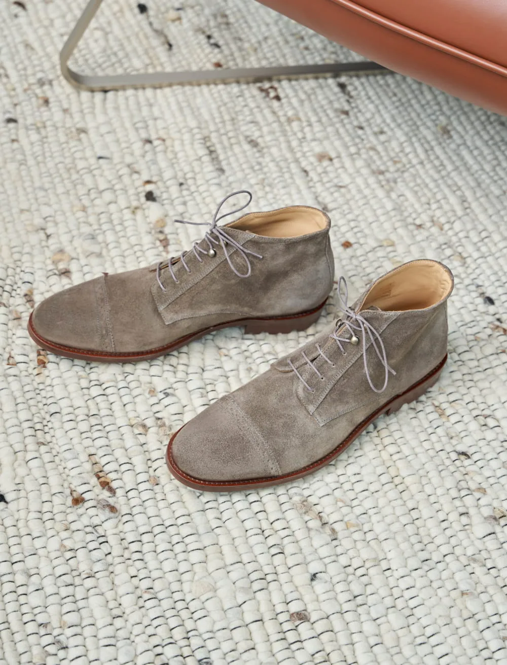 Desert Boots Homme en Daim Gris  : L'Homme Difficile 