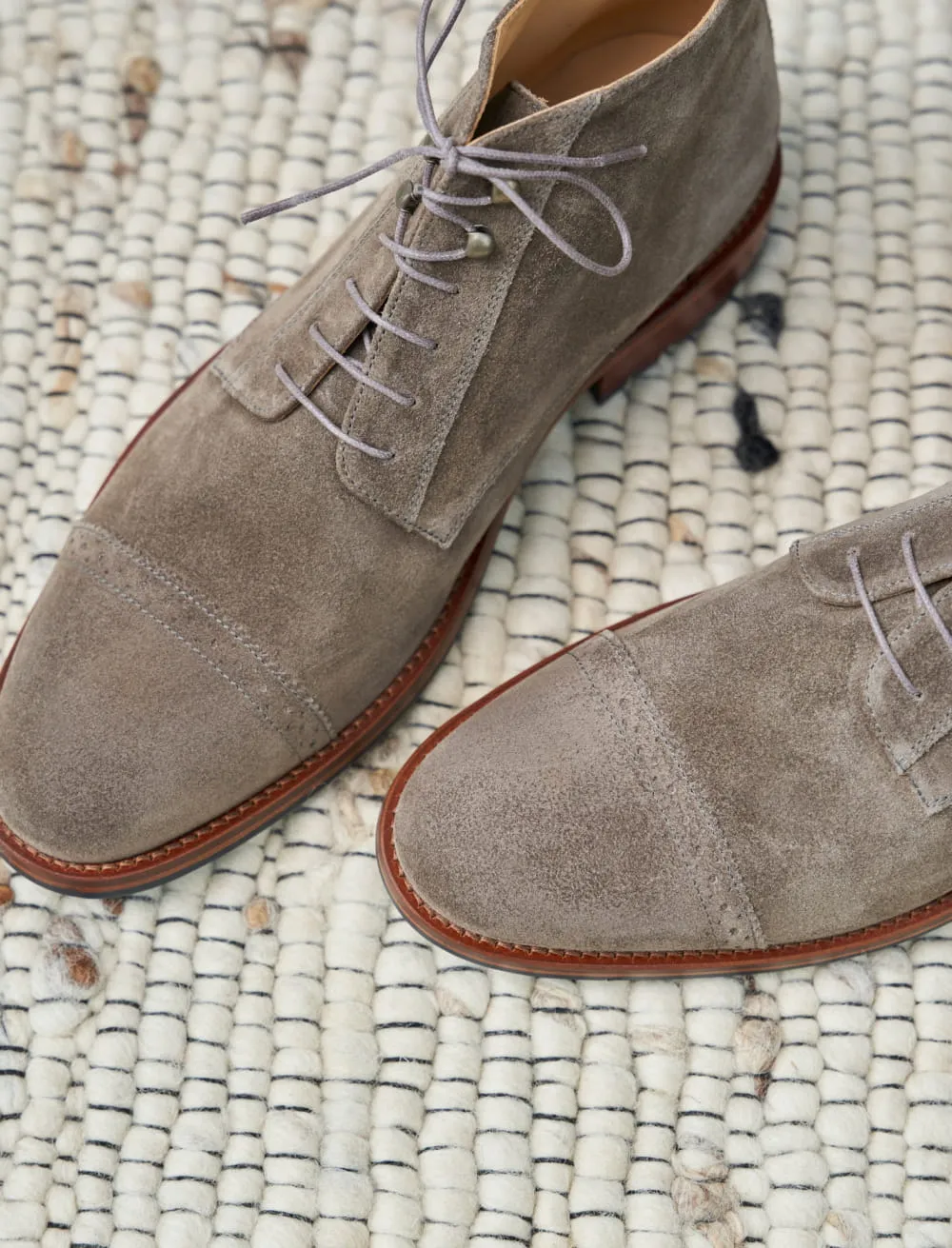 Desert Boots Homme en Daim Gris  : L'Homme Difficile 