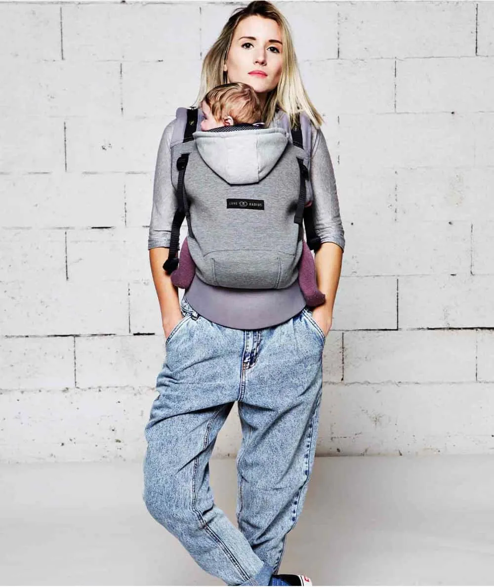 Love Radius : Porte bébé Physiologique 'Hoodie Carrier Pack' - Gris Flanelle - 100% Ecoresponsable - Mer(e)veilleuse