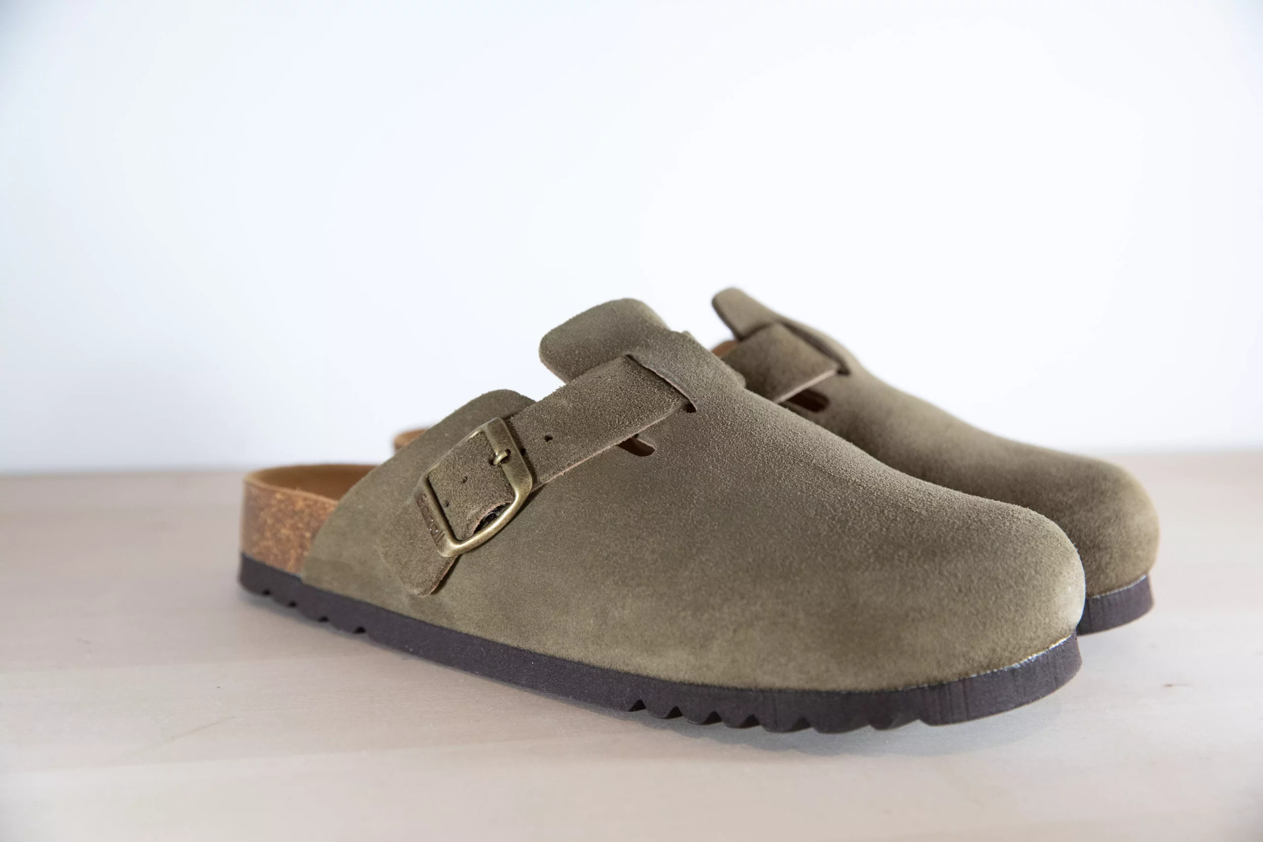 Mules Fae en daim Khaki - Scholl | Les Chiquettes