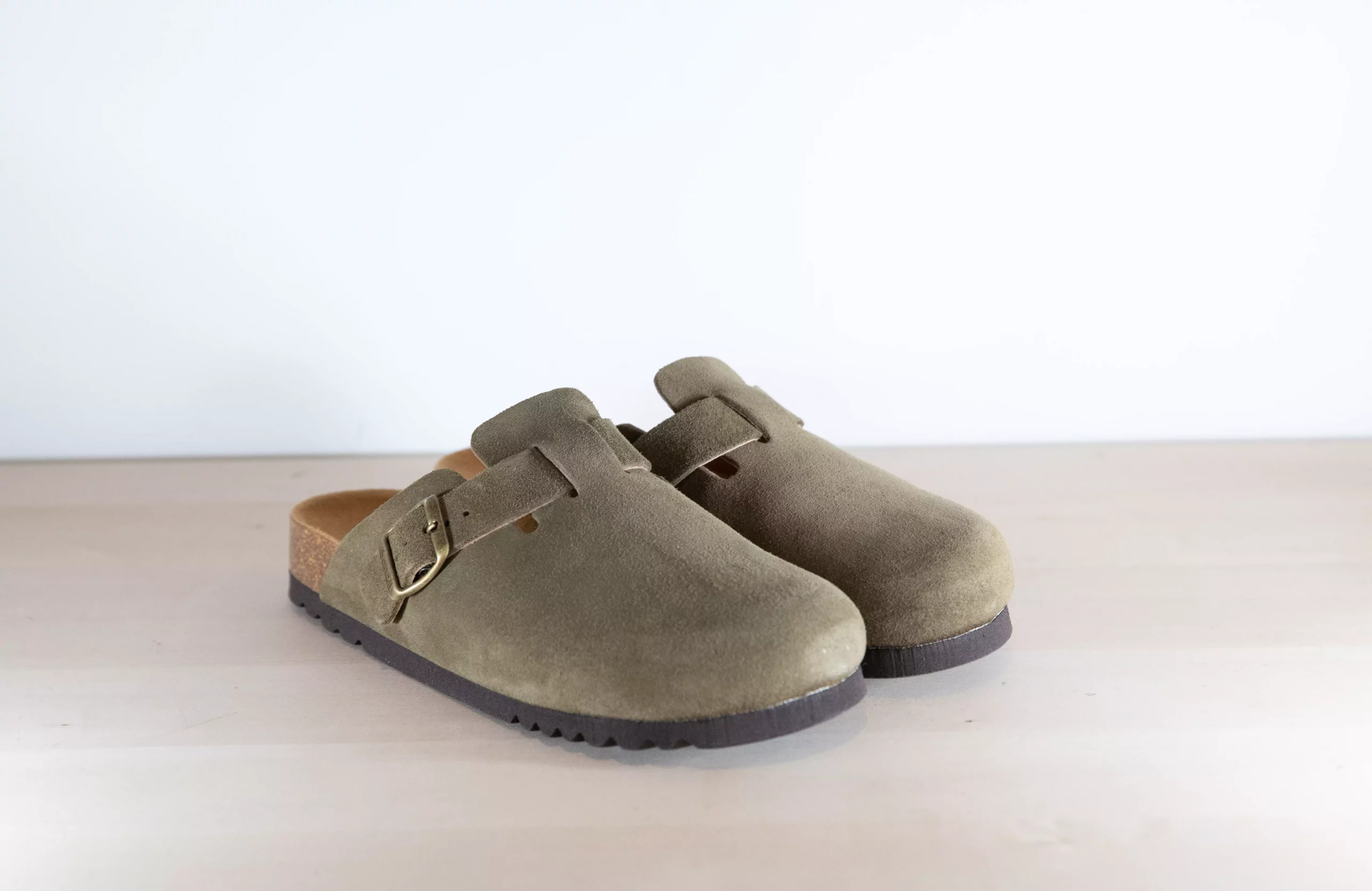 Mules Fae en daim Khaki - Scholl | Les Chiquettes