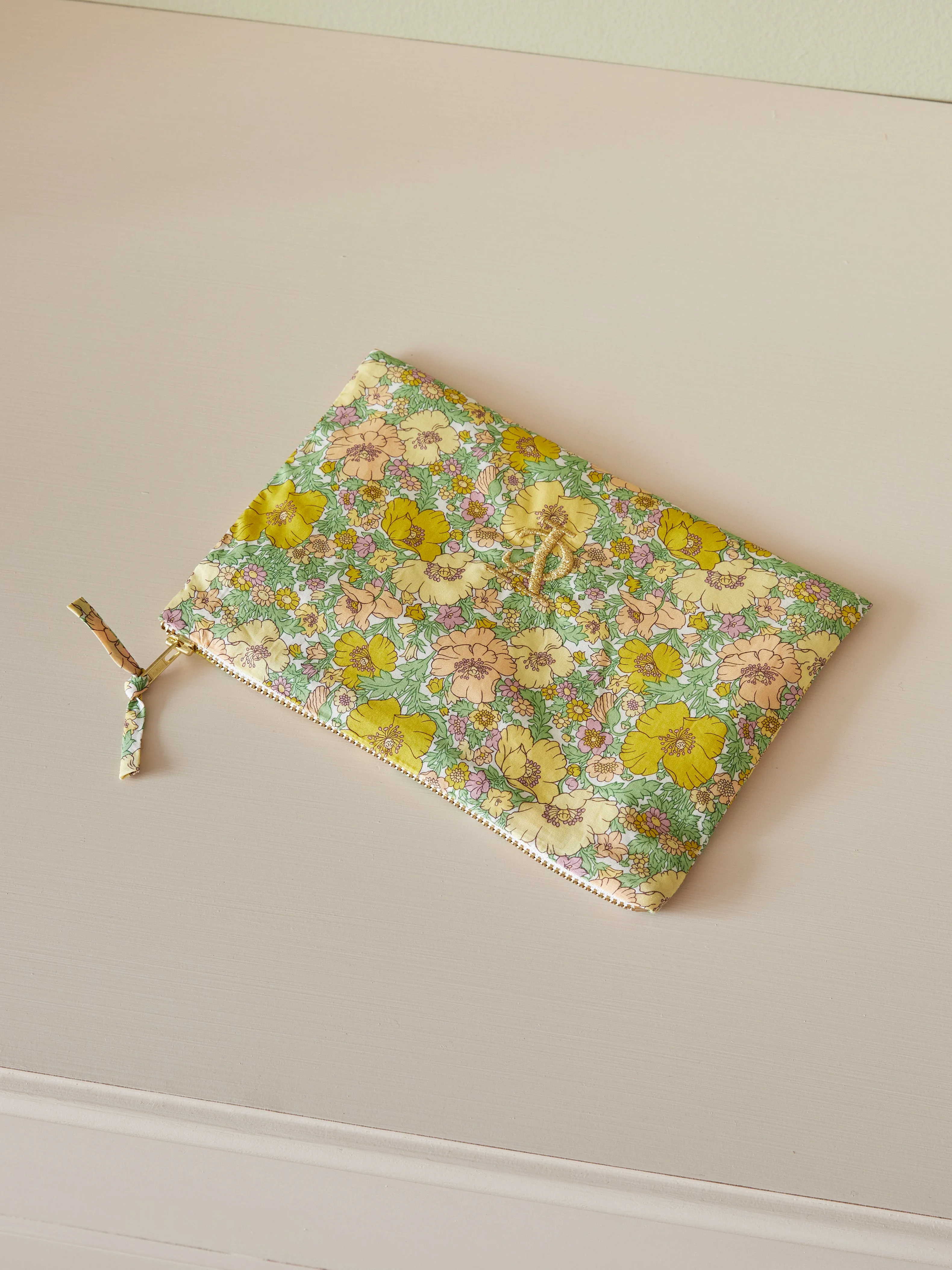 Pochette brodée en tissu Liberty - Vente Solidaire