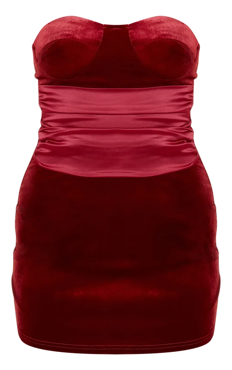 Robe droite bustier en velours rouge cerise à détail satiné