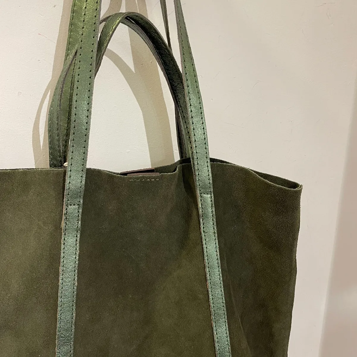 Sac cabas en daim vert kaki et vert métallisé