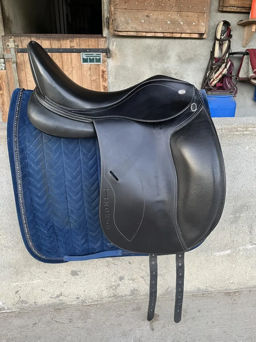 Selle de dressage Ikonic 17pouces