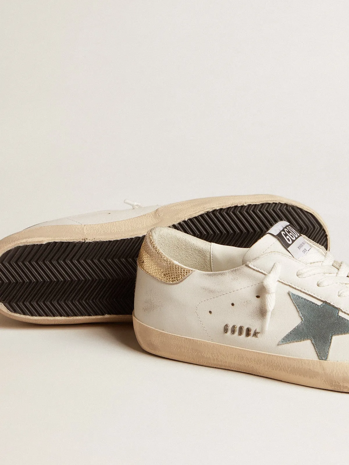 Super-Star avec étoile en daim et contrefort en cuir python platine | Golden Goose