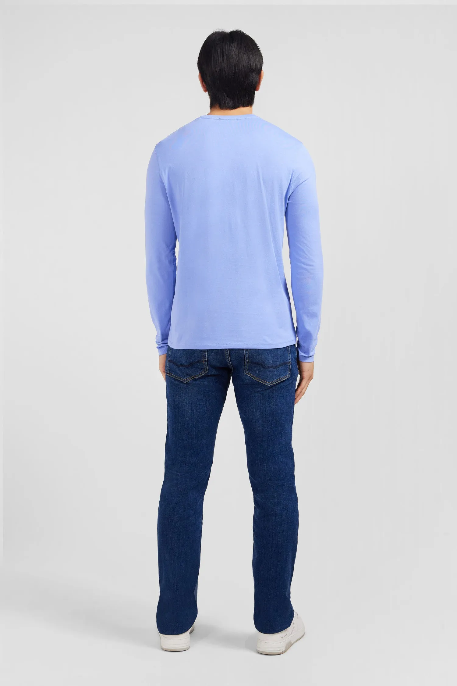 T-shirt bleu col V à manches longues