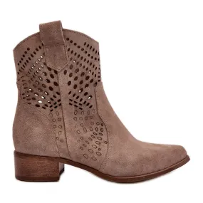 Zazoo 3305 Bottines cowboy ajourées à talon bas pour femme en daim Cappucino beige